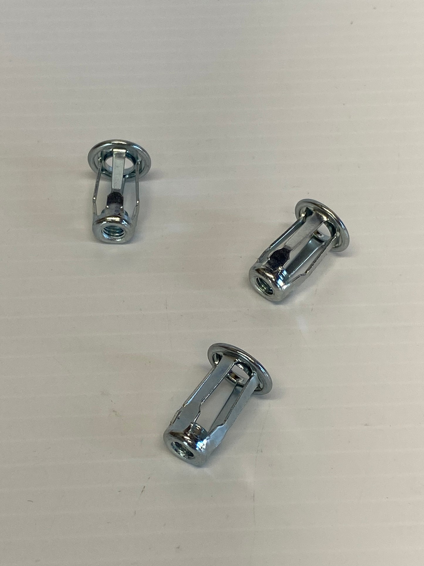 Insert pour fixation des cosses latérales