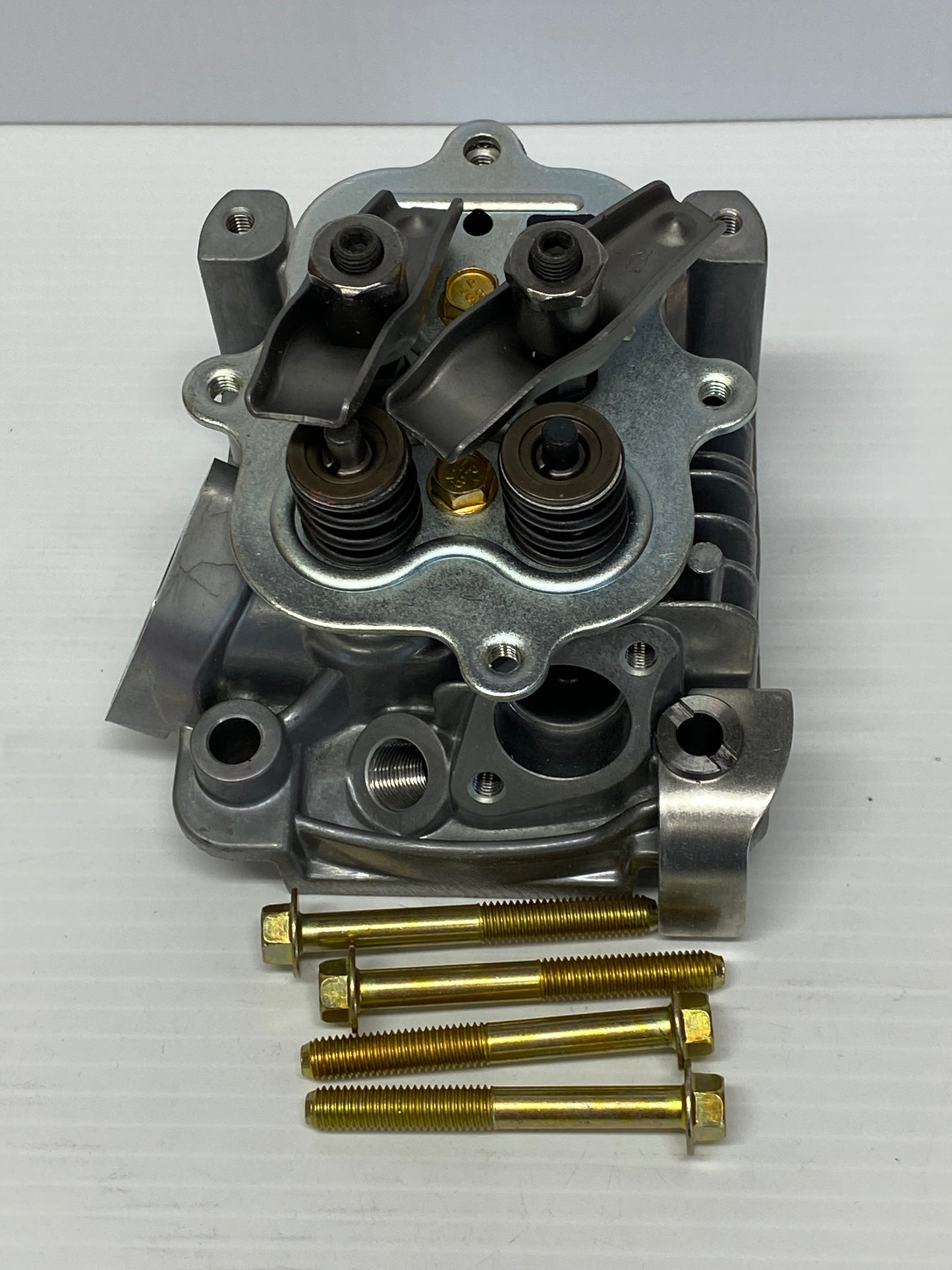 555635 - LO206 Cylinder Head Assembly